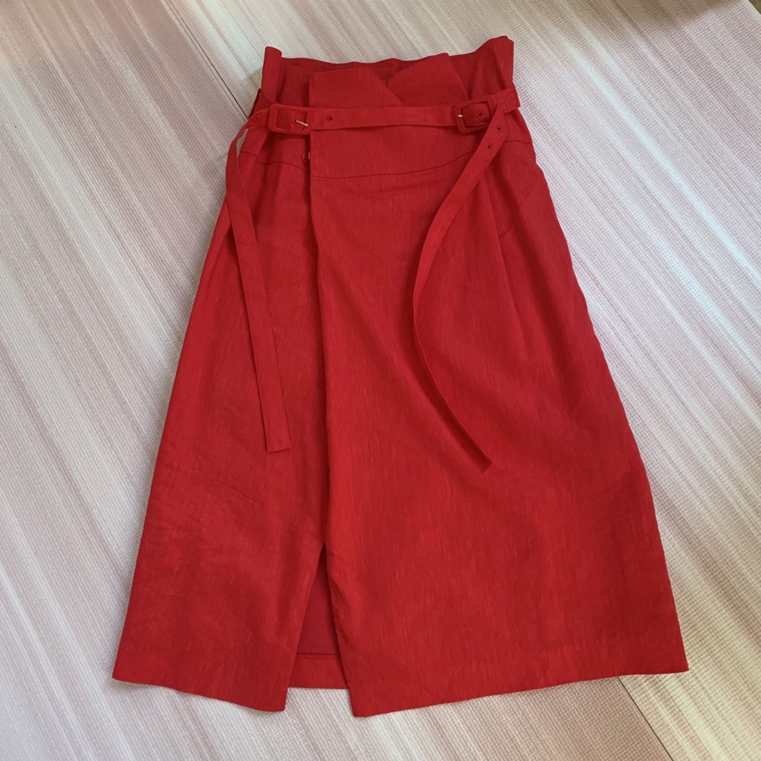 ADORE(アドーア)のADORE　スカート　赤　36サイズ レディースのスカート(ひざ丈スカート)の商品写真