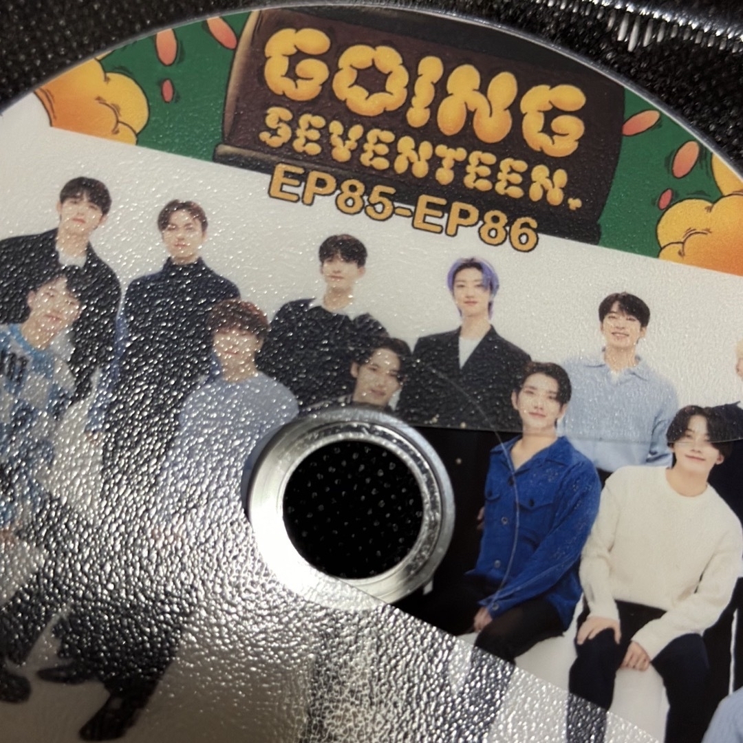 SEVENTEEN(セブンティーン)のGOING SEVENTEEN EP.85〜98 DVD 8枚組　セブチ未再生 エンタメ/ホビーのDVD/ブルーレイ(アイドル)の商品写真