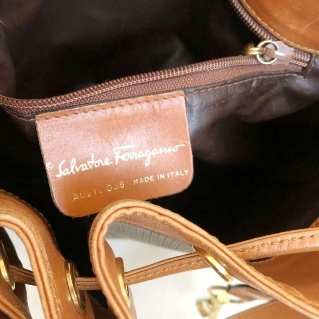 Salvatore Ferragamo(サルヴァトーレフェラガモ)のSalvatoreFerragamo(サルバトーレフェラガモ) ショルダーバッグ - グレー×ブラウン 型押し加工 レザー レディースのバッグ(ショルダーバッグ)の商品写真