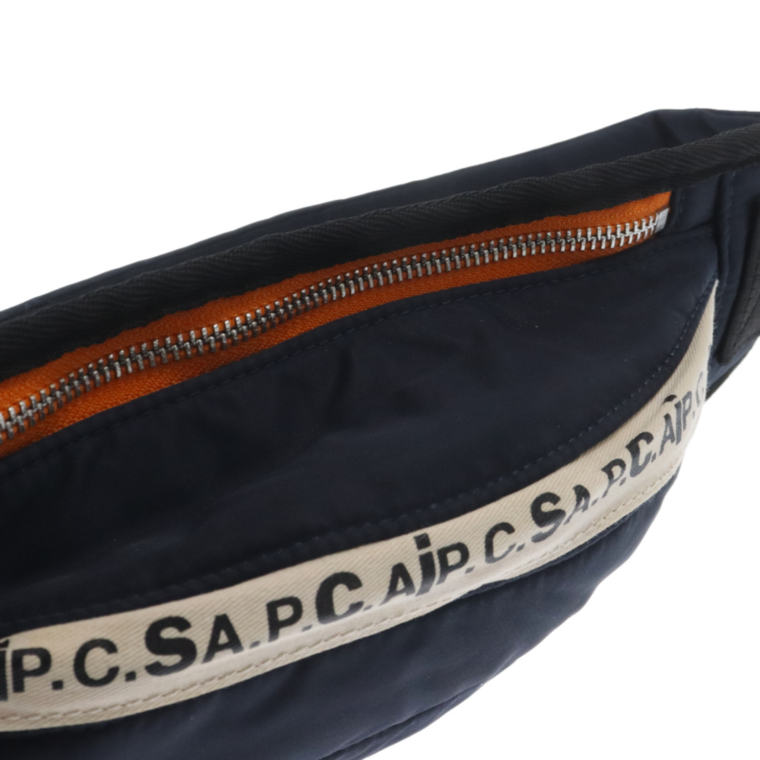 sacai(サカイ)のSacai サカイ 21SS×A.P.C.BANANE JACKIE アーペーセー バナナ ナイロンショルダーバッグ ネイビー メンズのバッグ(ショルダーバッグ)の商品写真