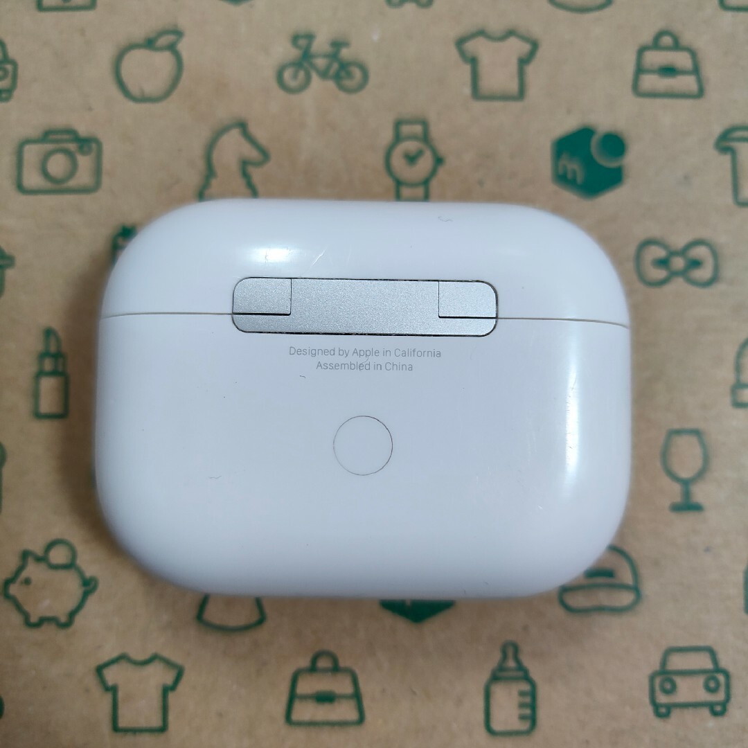 Apple(アップル)のApple AirPods Pro 充電ケースのみ 358 スマホ/家電/カメラのオーディオ機器(ヘッドフォン/イヤフォン)の商品写真