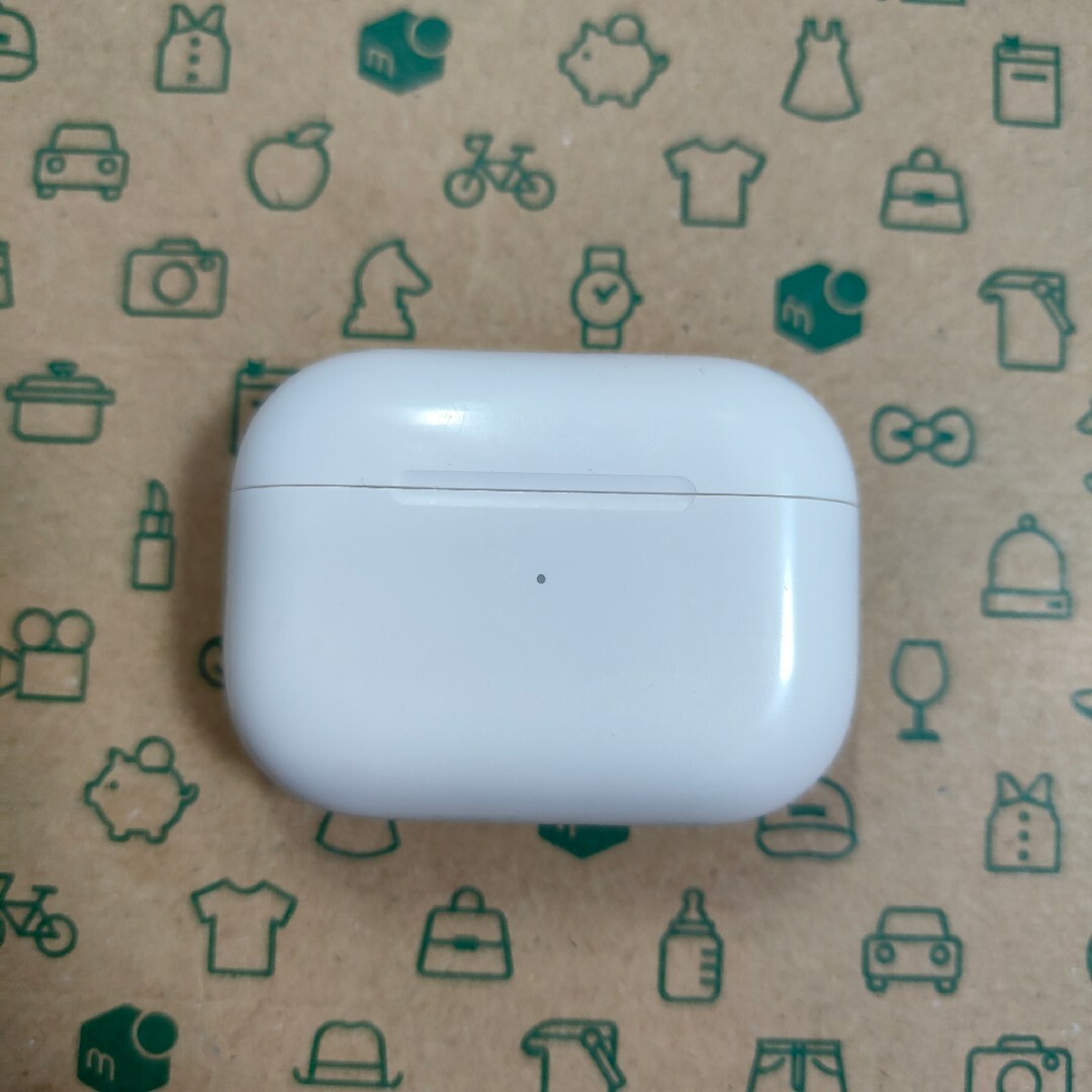 Apple(アップル)のApple AirPods Pro 充電ケースのみ 358 スマホ/家電/カメラのオーディオ機器(ヘッドフォン/イヤフォン)の商品写真