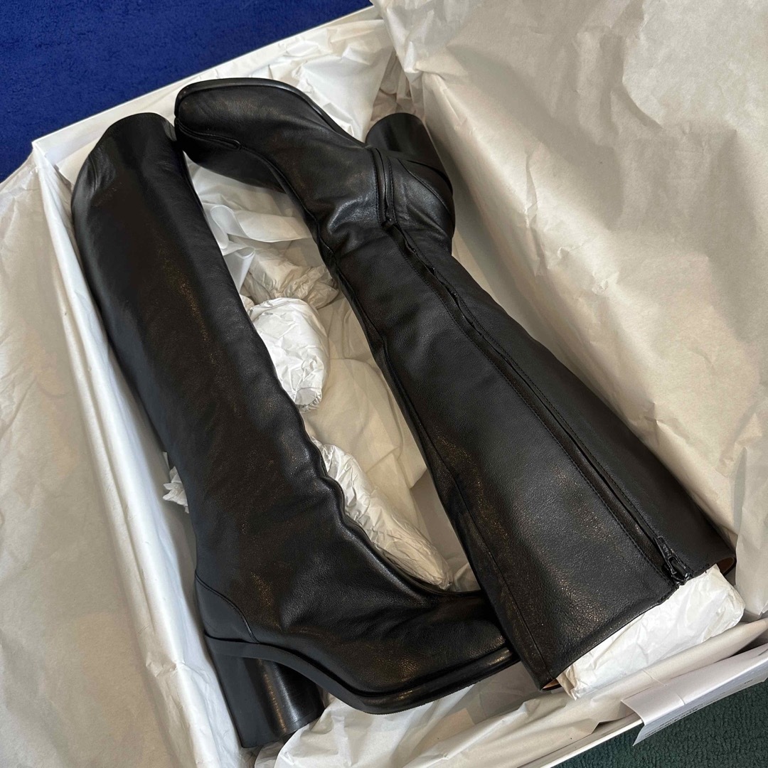 Maison Martin Margiela(マルタンマルジェラ)の超美品Maison Margiela tabi long boots35.5 レディースの靴/シューズ(ブーツ)の商品写真