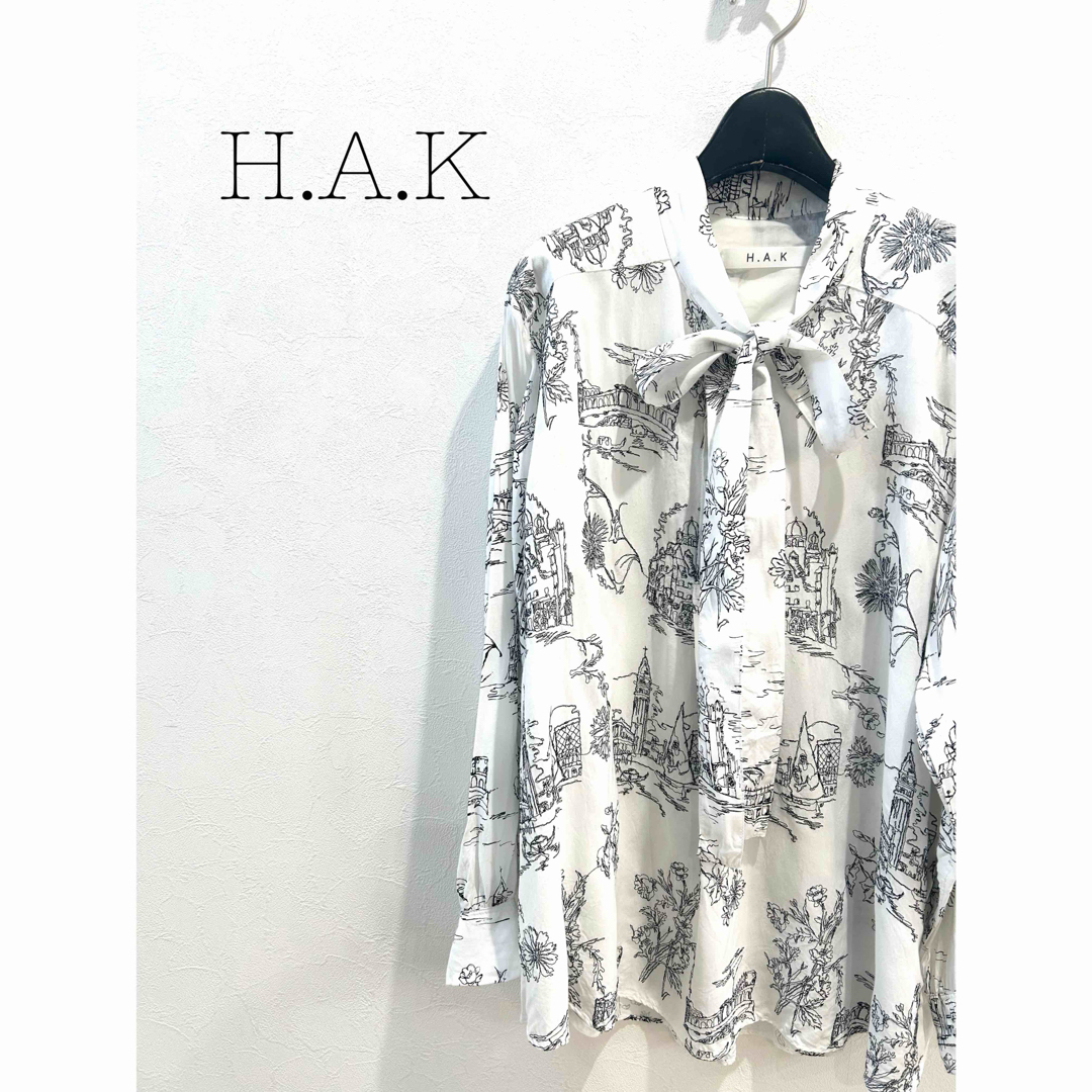 H.A.K(ハク)のH.A.K☆風景刺繍 ボウタイブラウス レディースのトップス(シャツ/ブラウス(長袖/七分))の商品写真