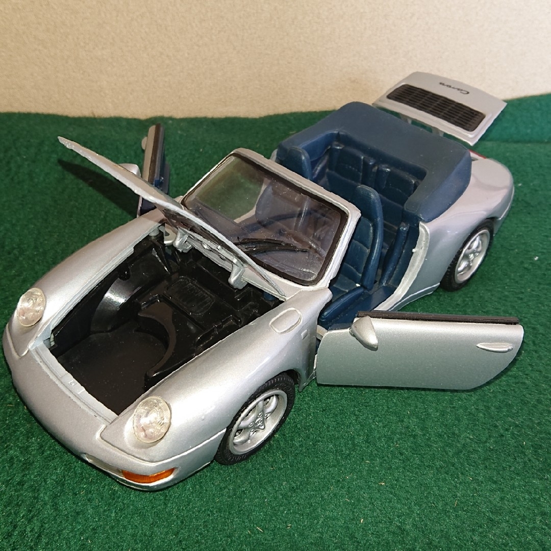 Porsche(ポルシェ)のPORSCHE 911  CARRERA CABRIOLET 1/18 エンタメ/ホビーのおもちゃ/ぬいぐるみ(模型/プラモデル)の商品写真