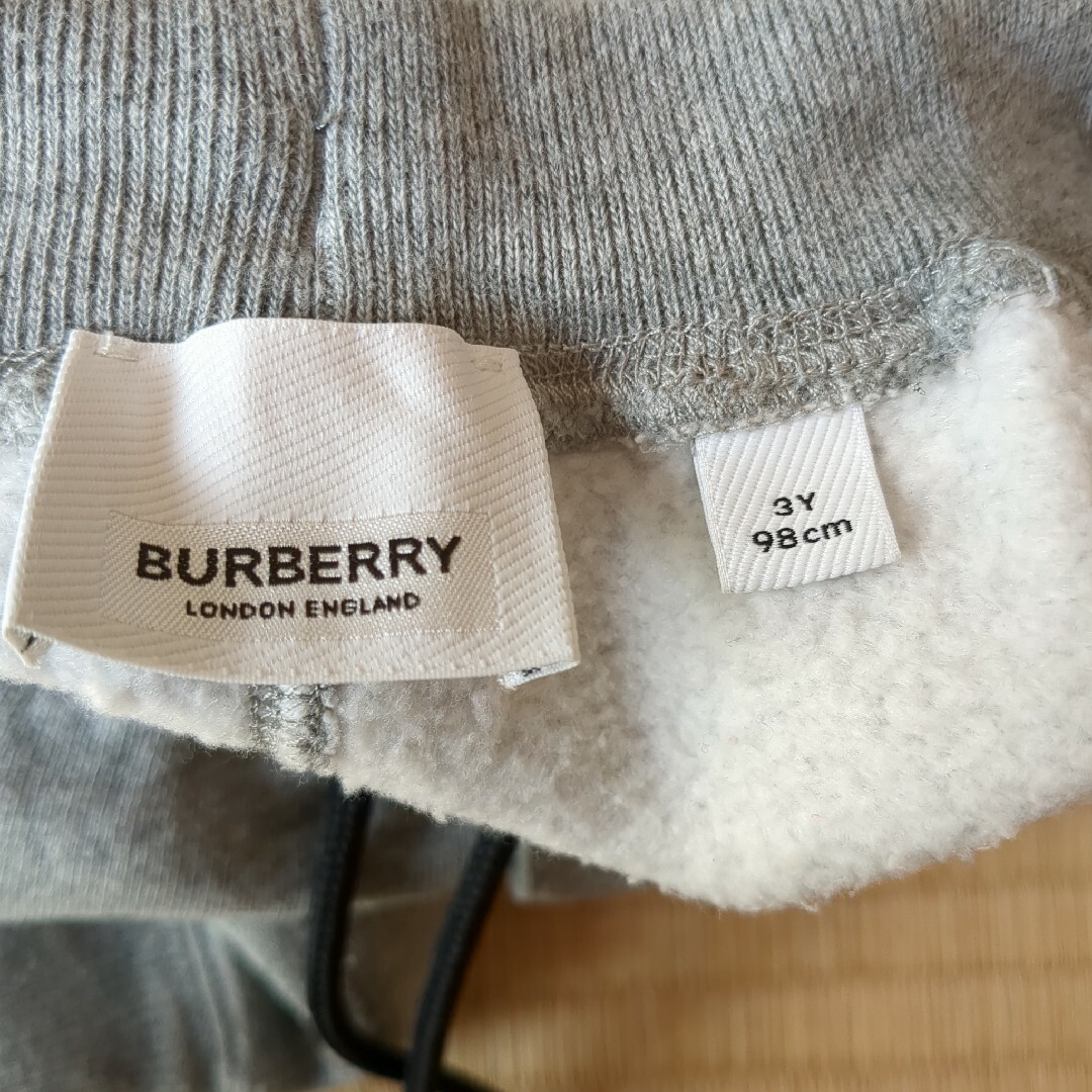 BURBERRY(バーバリー)のバーバリー　スウェット　ロゴ　ズボン　3Y キッズ/ベビー/マタニティのキッズ服男の子用(90cm~)(パンツ/スパッツ)の商品写真