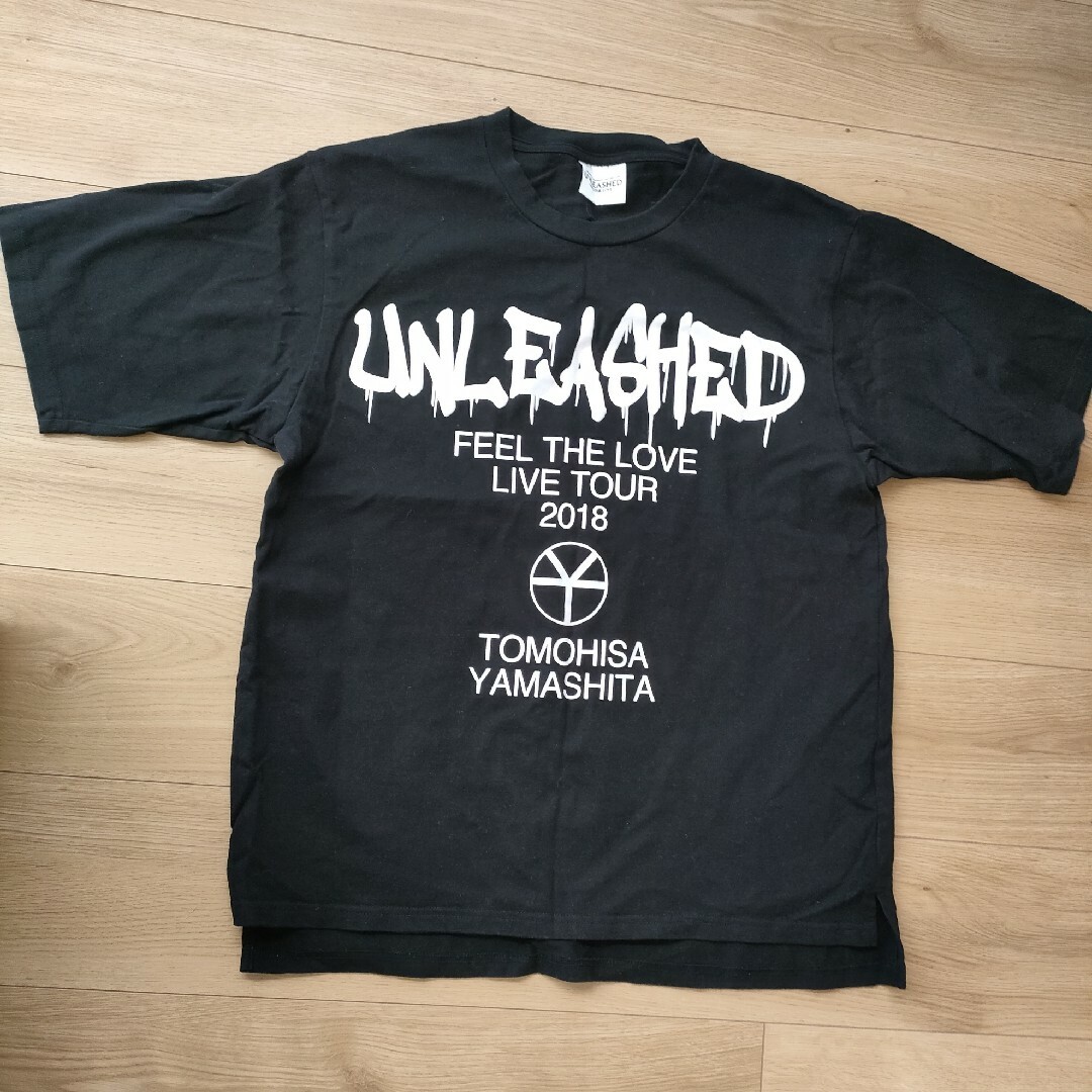 山下智久(ヤマシタトモヒサ)の山下智久　ツアーTシャツ　UNLEASHED　2018　山P　グッズ エンタメ/ホビーのタレントグッズ(アイドルグッズ)の商品写真