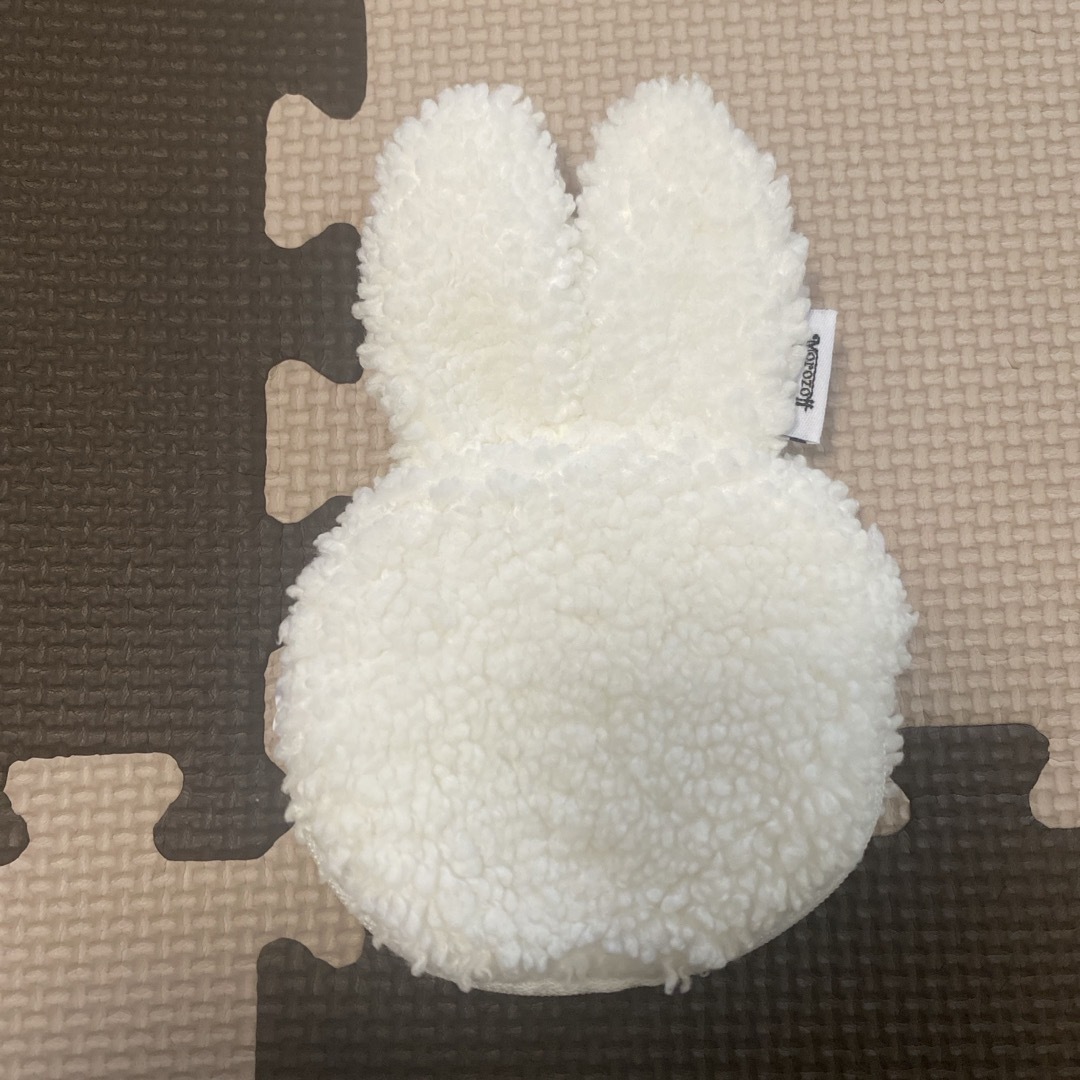 miffy(ミッフィー)の新品未使用　ミッフィ　フェイスポーチ　送料込み レディースのファッション小物(ポーチ)の商品写真