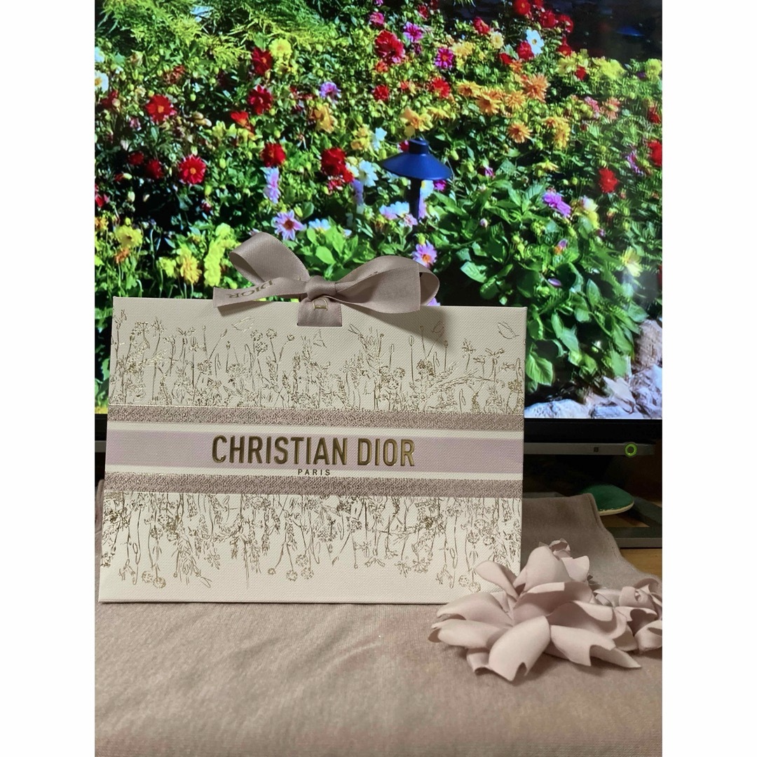 Christian Dior(クリスチャンディオール)のディオールネイルセット3点、母の日限定可愛いショッパー、ピンクシュシュ5点 コスメ/美容のネイル(マニキュア)の商品写真