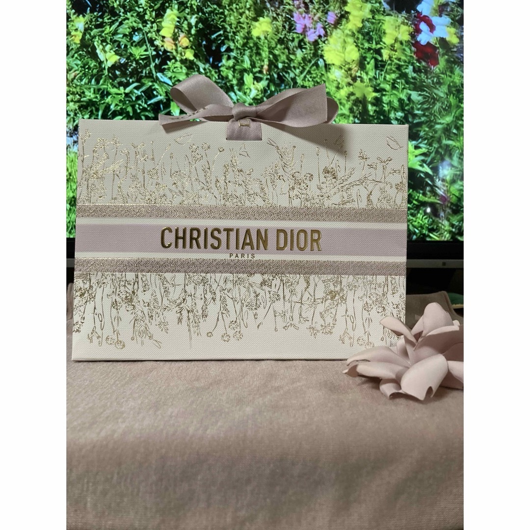 Christian Dior(クリスチャンディオール)のディオールネイルセット3点、母の日限定可愛いショッパー、ピンクシュシュ5点 コスメ/美容のネイル(マニキュア)の商品写真