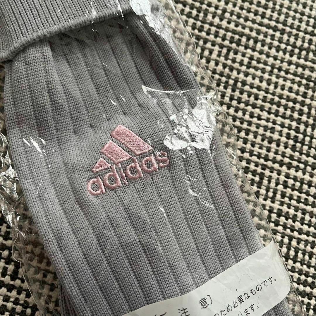 adidas(アディダス)の新品 未使用 adidas アディダス サッカー ソックス グレー ×ピンク スポーツ/アウトドアのサッカー/フットサル(ウェア)の商品写真