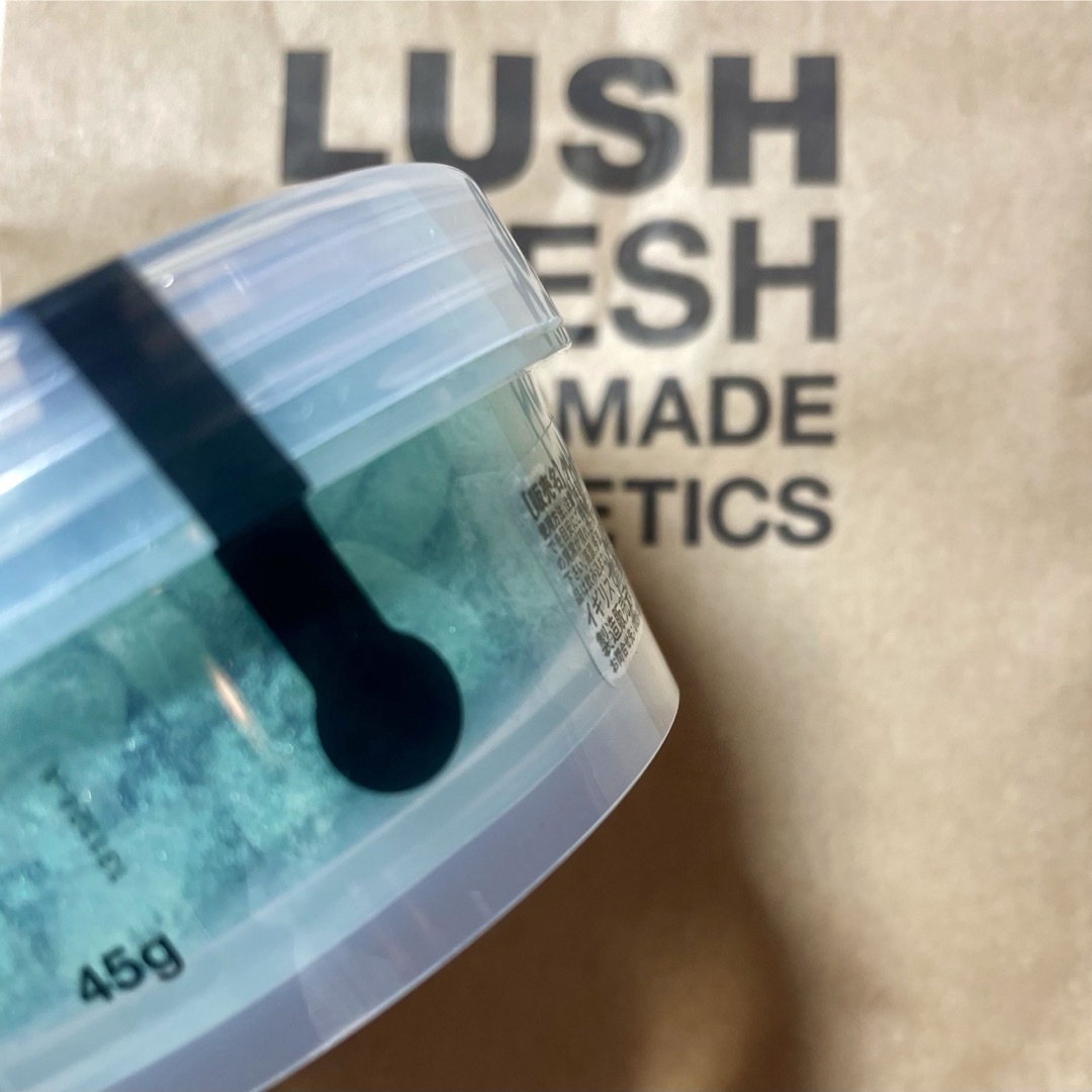 LUSH(ラッシュ)のLUSH ラッシュ　マウスウォッシュ　クレームドマントタブレット　新品未開封 コスメ/美容のオーラルケア(マウスウォッシュ/スプレー)の商品写真