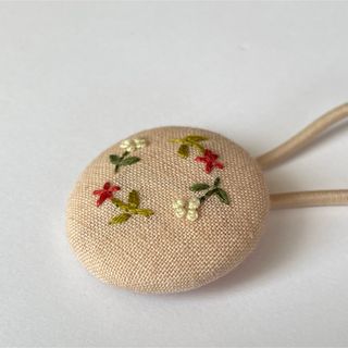 刺繍ヘアゴム   包みボタン(ヘアアクセサリー)