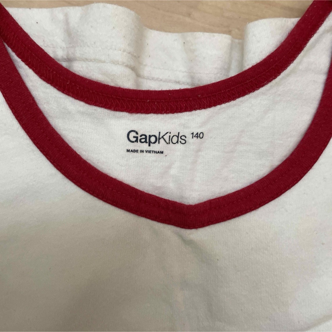 GAP Kids(ギャップキッズ)の１４０サイズ キッズ/ベビー/マタニティのキッズ服男の子用(90cm~)(Tシャツ/カットソー)の商品写真