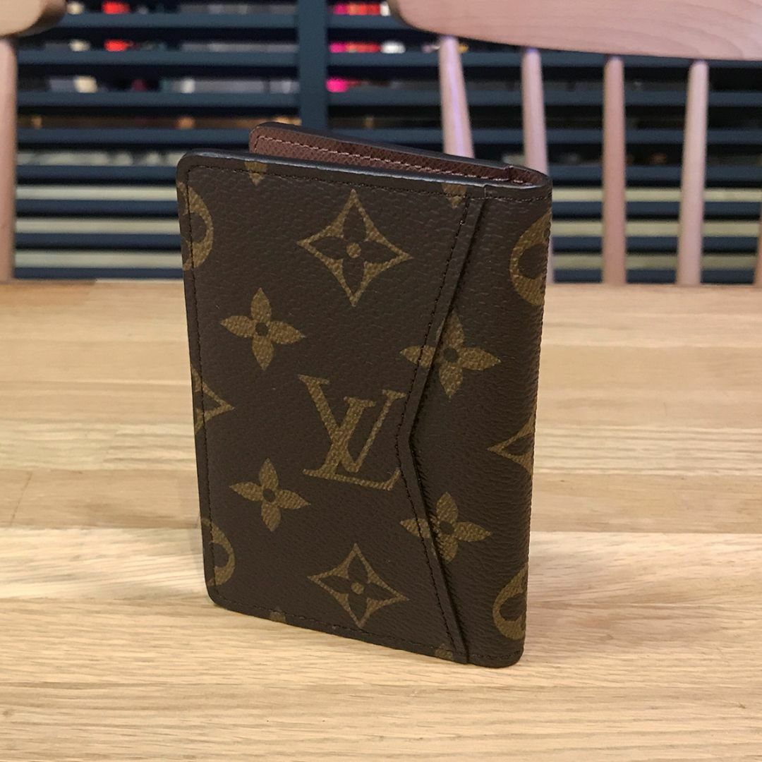 LOUIS VUITTON(ルイヴィトン)の新品同様 ルイヴィトン 現行 モノグラム オーガナイザードゥポッシュ メンズのファッション小物(名刺入れ/定期入れ)の商品写真