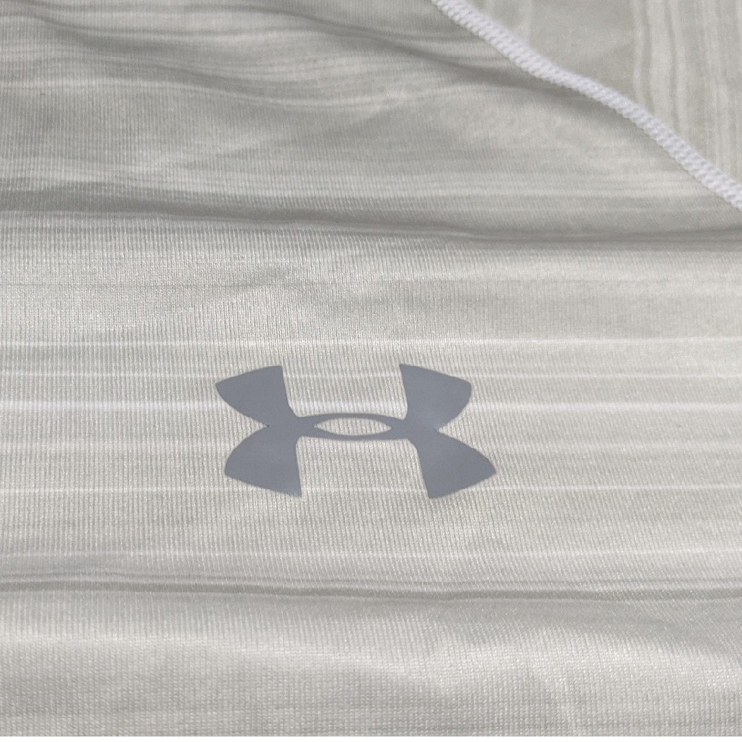 UNDER ARMOUR(アンダーアーマー)の美品　アンダーアーマー　半袖　ヒートギア　吸汗速乾 メンズ　XL LOOSE メンズのトップス(Tシャツ/カットソー(半袖/袖なし))の商品写真