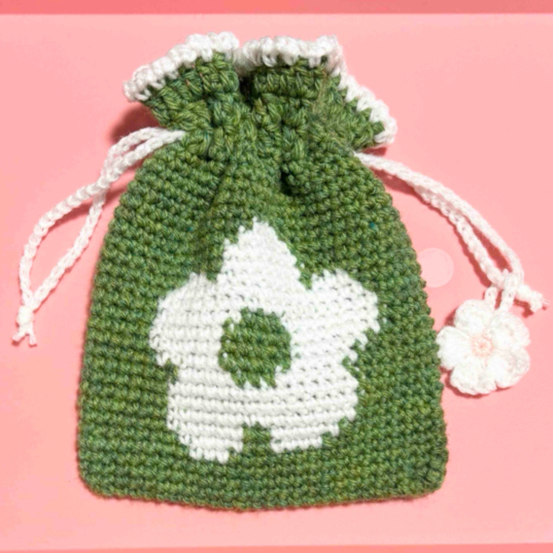 お花の巾着袋(グリーン系)　手編み ハンドメイドのファッション小物(その他)の商品写真