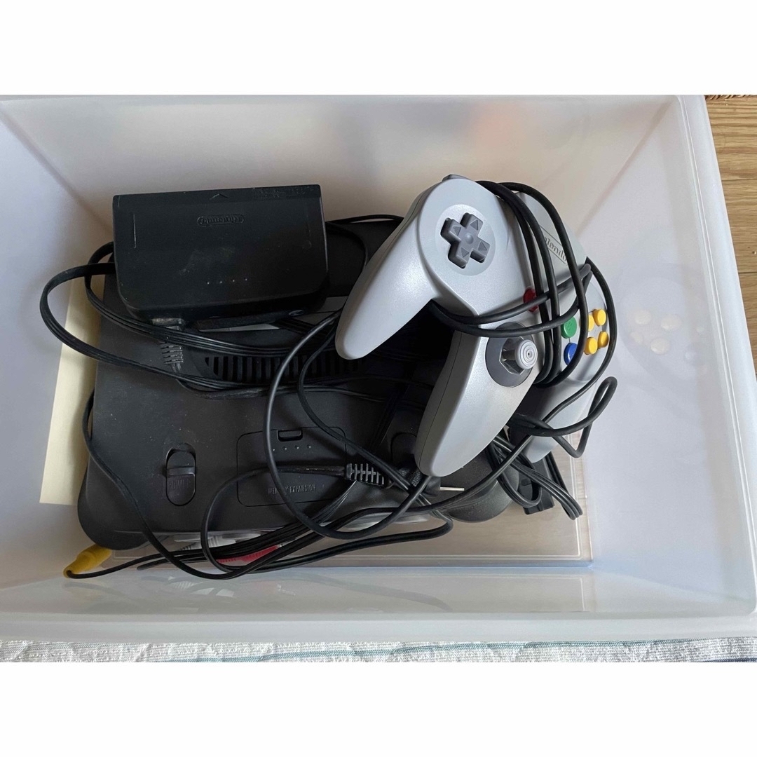 NINTENDO 64(ニンテンドウ64)のNintendo 64 本体とソフトセット エンタメ/ホビーのゲームソフト/ゲーム機本体(家庭用ゲーム機本体)の商品写真