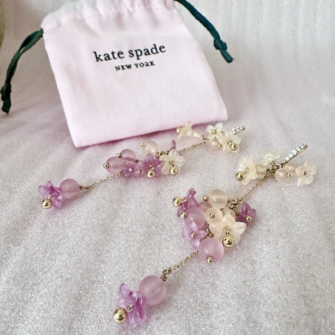 kate spade new york(ケイトスペードニューヨーク)のKate spade鈴蘭グラデーションピンクゴールドピアス レディースのアクセサリー(ピアス)の商品写真