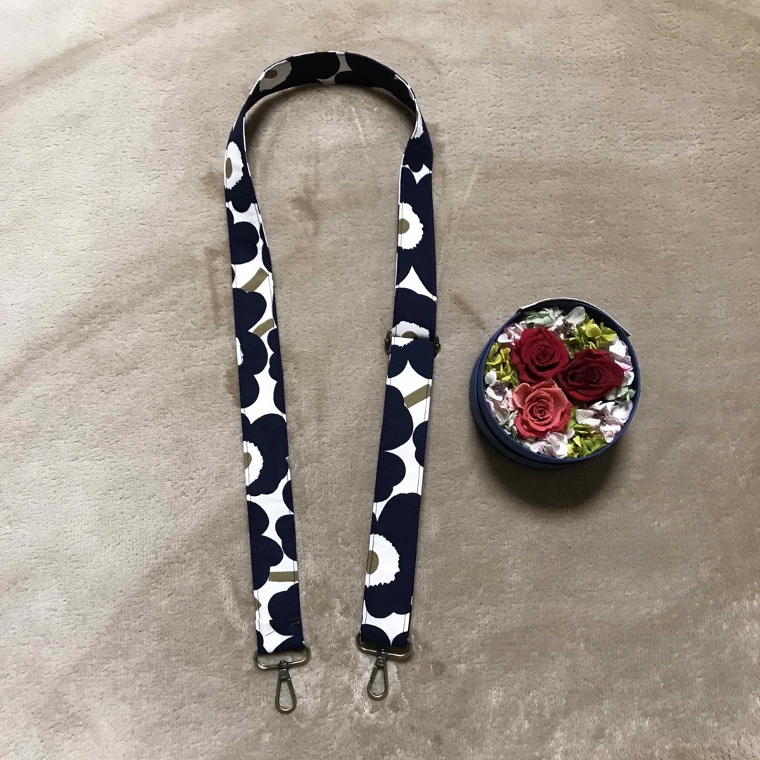 marimekko(マリメッコ)の【専用】マリメッコ    生地　ハンドメイド　2023FW ショルダーストラップ ハンドメイドのアクセサリー(キーホルダー/ストラップ)の商品写真