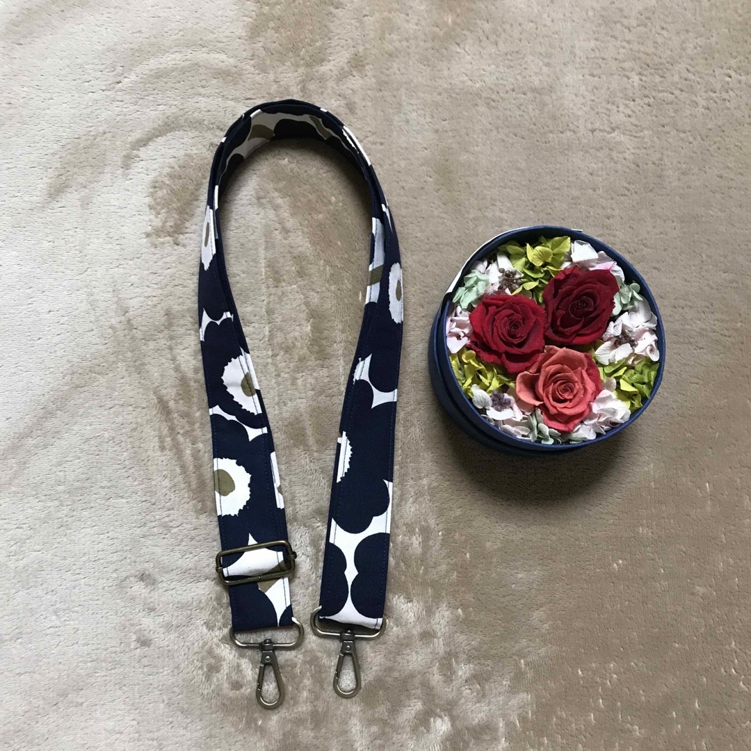 marimekko(マリメッコ)の【専用】マリメッコ    生地　ハンドメイド　2023FW ショルダーストラップ ハンドメイドのアクセサリー(キーホルダー/ストラップ)の商品写真