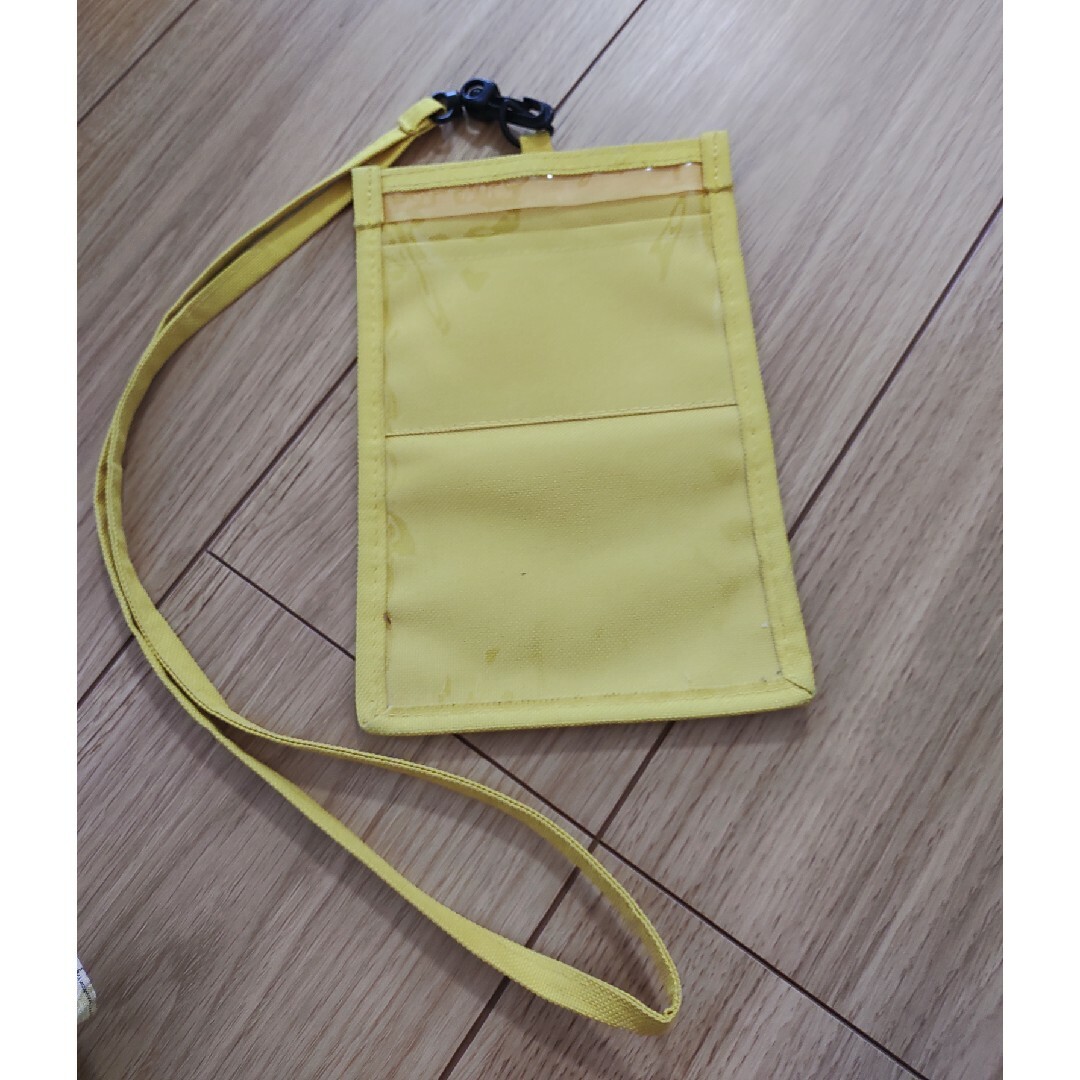 3COINS(スリーコインズ)のチケットホルダー　黄色　スリーコインズ　中古 レディースのファッション小物(パスケース/IDカードホルダー)の商品写真
