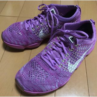 ナイキ(NIKE)のNIKE ナイキ ランニングシューズ　23cm スモークピンク(スニーカー)