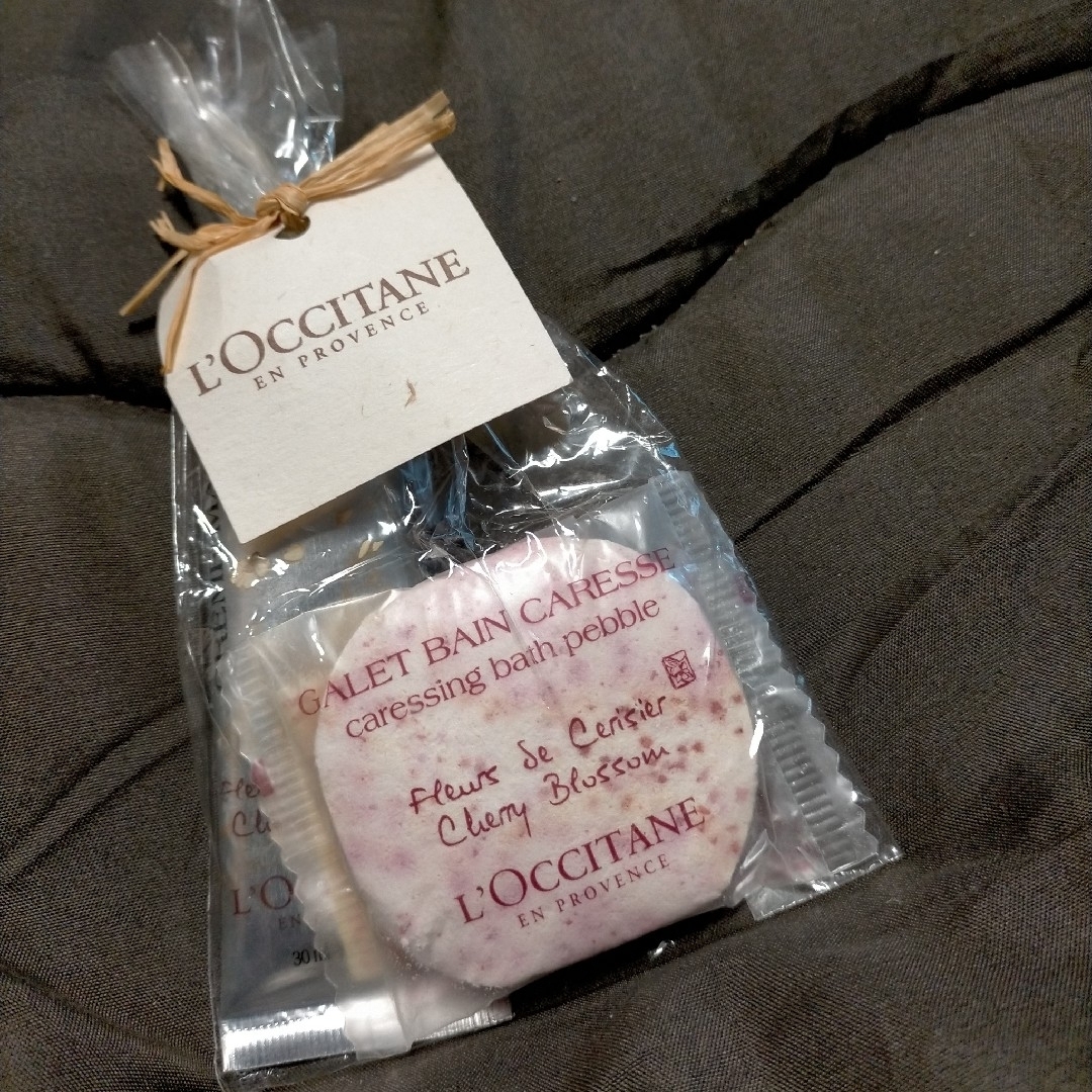 L'OCCITANE(ロクシタン)の【未使用】ロクシタン ハンドクリーム＆バスペブル チェリーブロッサム 30ml コスメ/美容のボディケア(ハンドクリーム)の商品写真