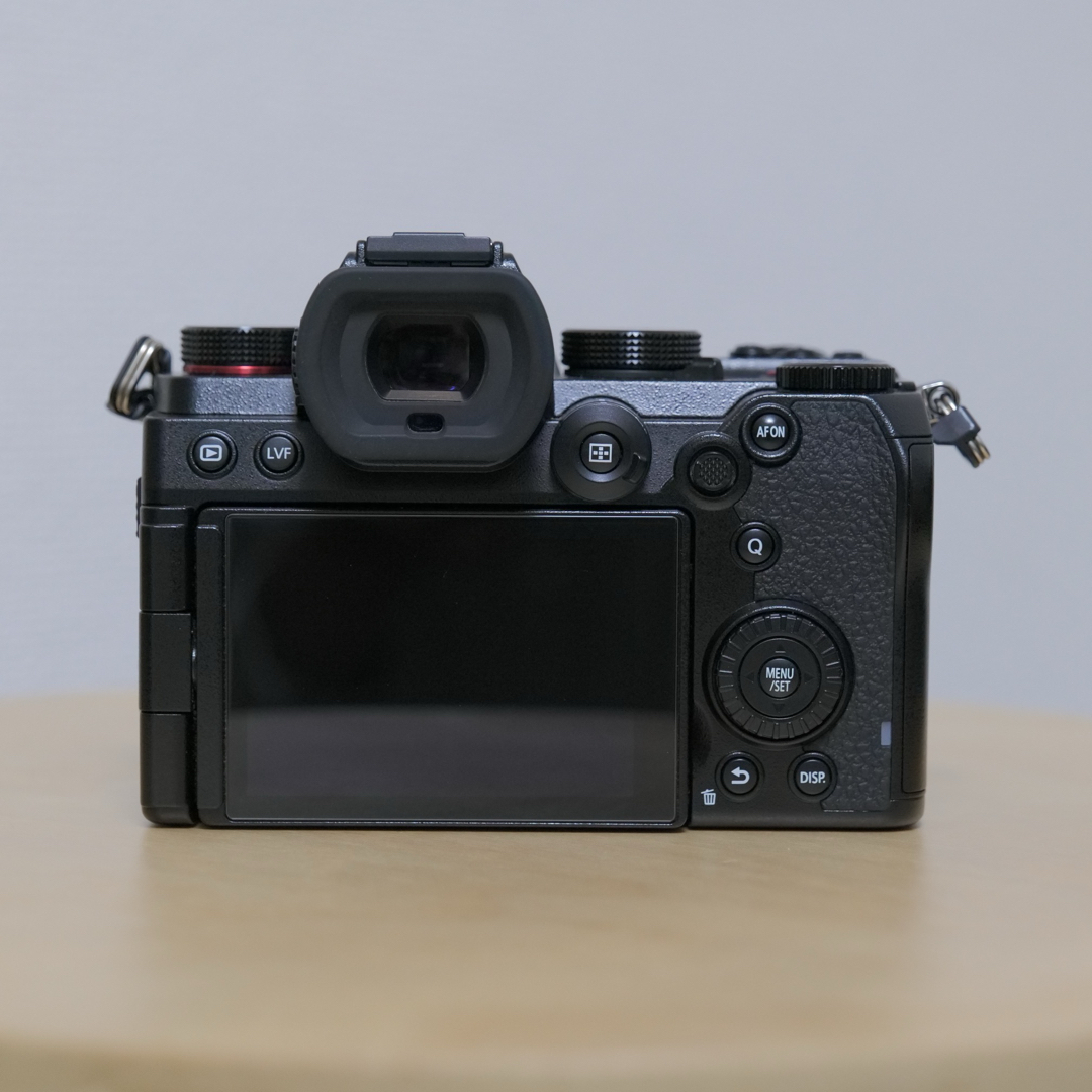 Panasonic(パナソニック)のLUMIX DC-S5 ボディ スマホ/家電/カメラのカメラ(ミラーレス一眼)の商品写真