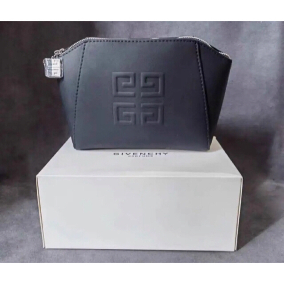 GIVENCHY(ジバンシィ)の新品　ジバンシー 正規ノベルティ　マルチポーチ　ブラック レディースのファッション小物(ポーチ)の商品写真