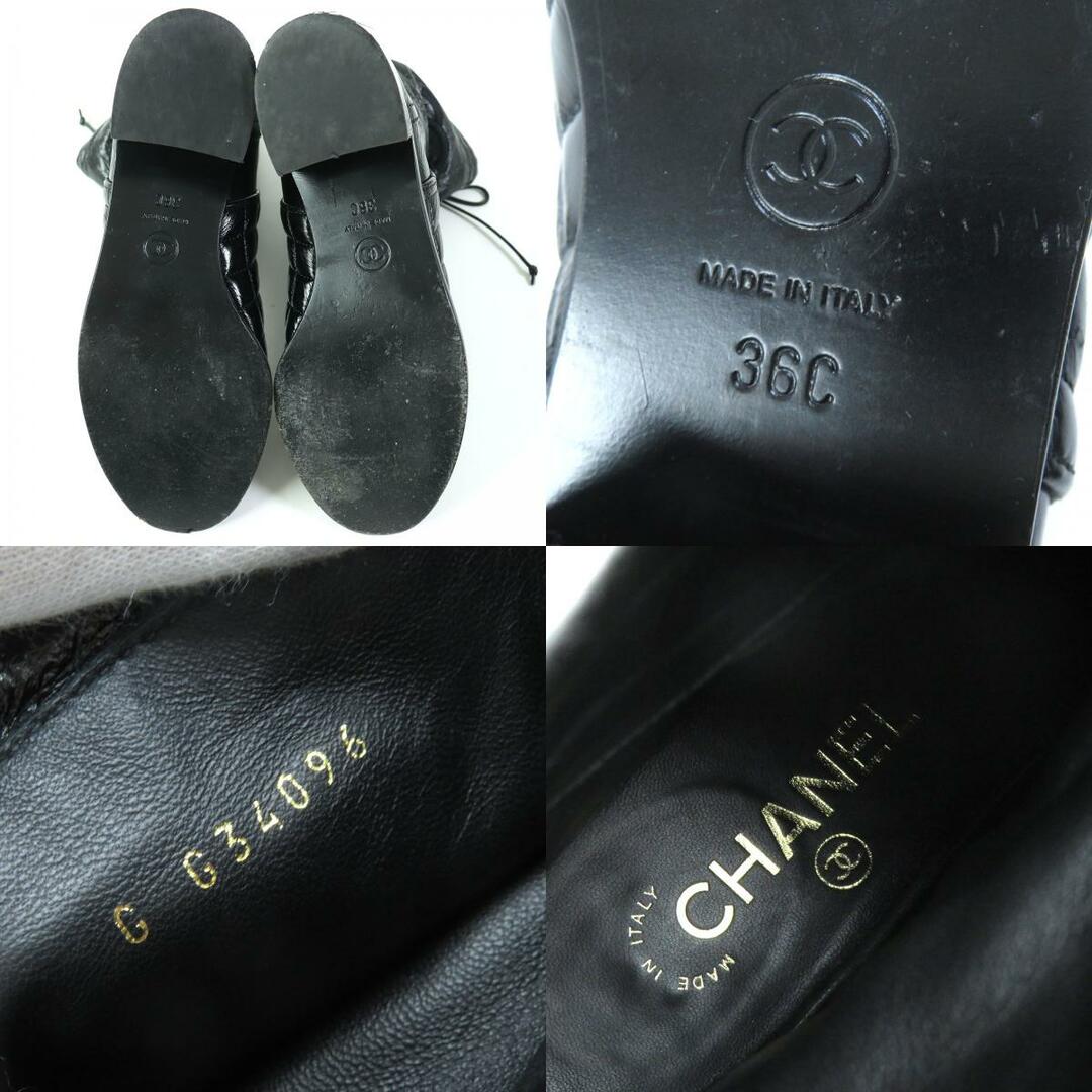 CHANEL(シャネル)の美品 CHANEL シャネル G34096 レザー ココマーク刺繍 マトラッセ ショートブーツ ブラック 36 保存袋付き イタリア製 レディース レディースの靴/シューズ(ブーツ)の商品写真