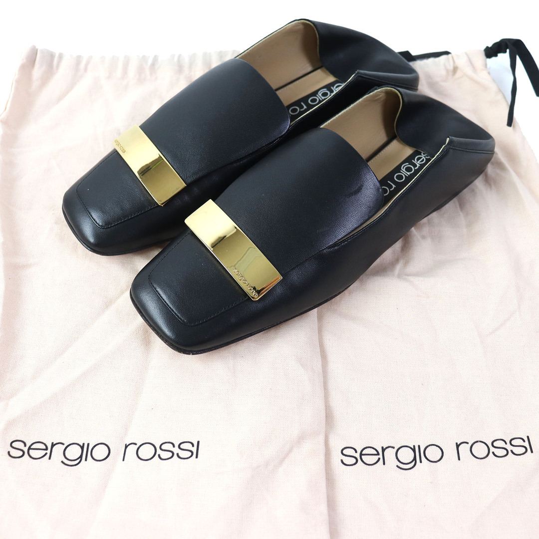 Sergio Rossi(セルジオロッシ)の美品 Sergio Rossi セルジオロッシ Sr1 ロゴメタルプレート スクエアトゥ フラットシューズ レザーシューズ ブラック ゴールド金具 37.5 保存袋付き イタリア製 レディース 定価122,100円 レディースの靴/シューズ(その他)の商品写真