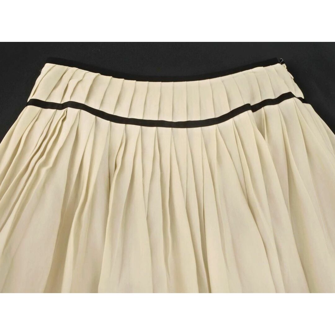 kumikyoku（組曲）(クミキョク)のKUMIKYOKU 組曲 ギャザー プリーツ Aライン 台形 スカート size2/アイボリー ■■ レディース レディースのスカート(ひざ丈スカート)の商品写真