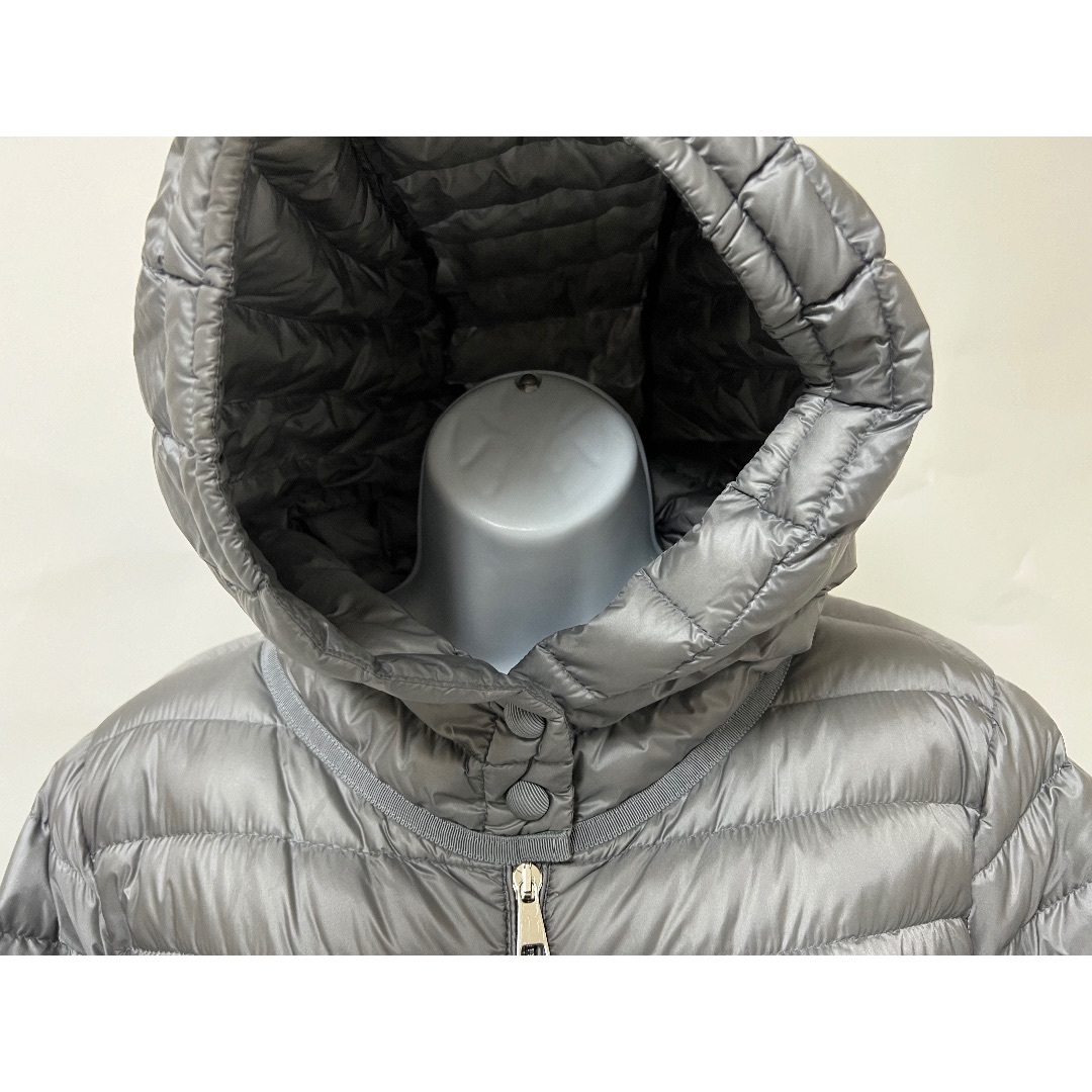 MONCLER(モンクレール)のMONCLER モンクレール レディース ダウンジャケット バルベル BARBEL GIUBBOTTO JACKET グレー フード サイズ：5  レディースのジャケット/アウター(ダウンジャケット)の商品写真