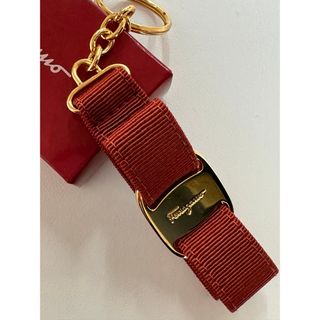 サルヴァトーレフェラガモ(Salvatore Ferragamo)のキーリング　フェラガモ   幻のカラーオレンジ🍊　新品(キーホルダー)