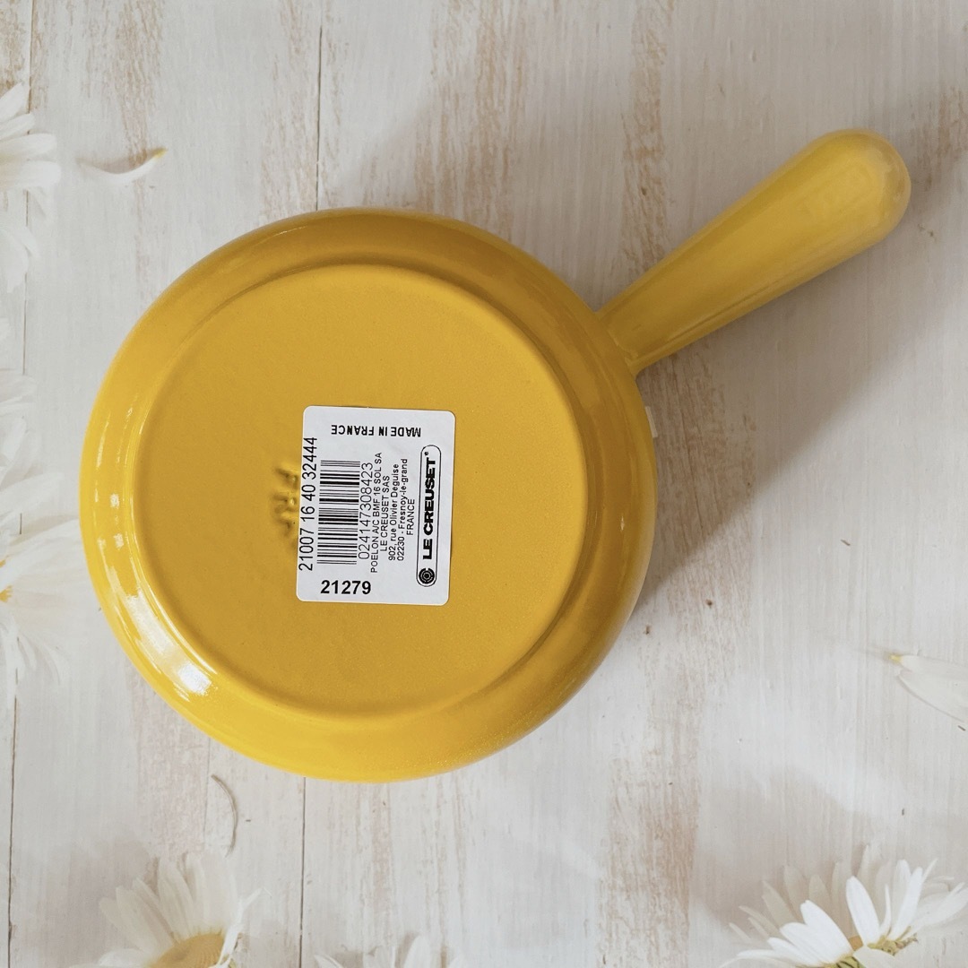 LE CREUSET(ルクルーゼ)の♡ルクルーゼ　ソースパン　フラワーつまみ　ソレイユ　黄色　イエロー　レモン　新品 インテリア/住まい/日用品のキッチン/食器(鍋/フライパン)の商品写真