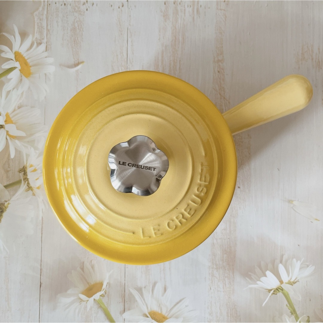 LE CREUSET(ルクルーゼ)の♡ルクルーゼ　ソースパン　フラワーつまみ　ソレイユ　黄色　イエロー　レモン　新品 インテリア/住まい/日用品のキッチン/食器(鍋/フライパン)の商品写真