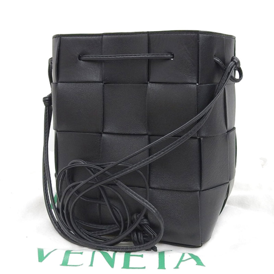 other(アザー)のボッテガヴェネタ BOTTEGA VENETA イントレチャート スモール カセット クロスボディバケットバッグ レザー 黒 680218 中古 新入荷 OB1728 レディースのバッグ(ショルダーバッグ)の商品写真