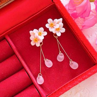 数量限定❣️再販無し❣️ ほんのり桜色 2way ゆらゆら ハンドメイド ピアス(ピアス)