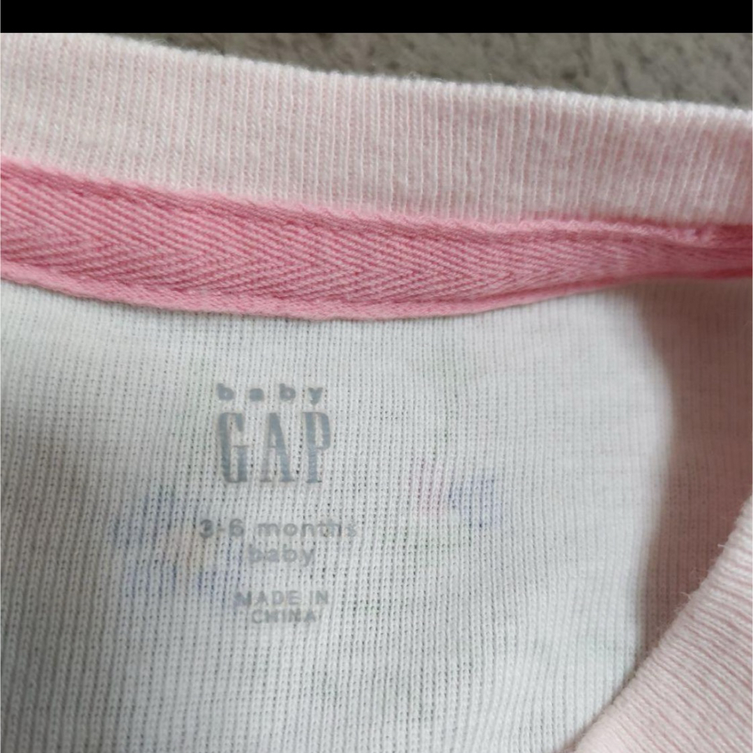 babyGAP(ベビーギャップ)のBabyGap 花柄ロンパース キッズ/ベビー/マタニティのベビー服(~85cm)(ロンパース)の商品写真