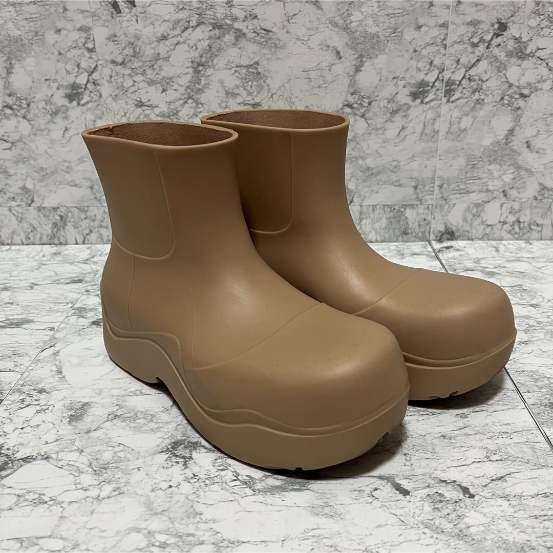 Bottega Veneta(ボッテガヴェネタ)の✨美品✨Bottega Veneta パドルブーツ アンクルブーツ ベージュ レディースの靴/シューズ(ブーツ)の商品写真