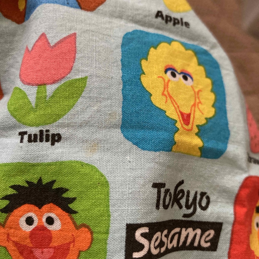 SESAME STREET(セサミストリート)の希少　東京セサミプレイスのオリジナル　セサミストリート　レトロハンカチ エンタメ/ホビーのおもちゃ/ぬいぐるみ(キャラクターグッズ)の商品写真