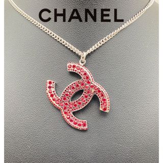 シャネル(CHANEL)のCHANEL シャネル　ロゴ　レッドラインストーン　ネックレス(ネックレス)