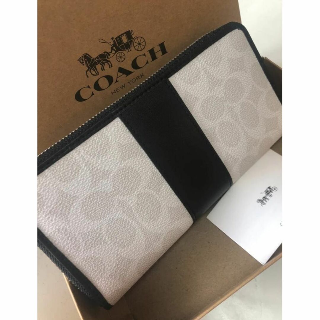 COACH(コーチ)の✨【新品未使用】コーチ　ラウンドファスナー長財布　シグネチャー　白黒 レディースのファッション小物(財布)の商品写真