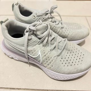 ナイキ(NIKE)のNIKE ナイキ　レディーススニーカー　美品(スニーカー)