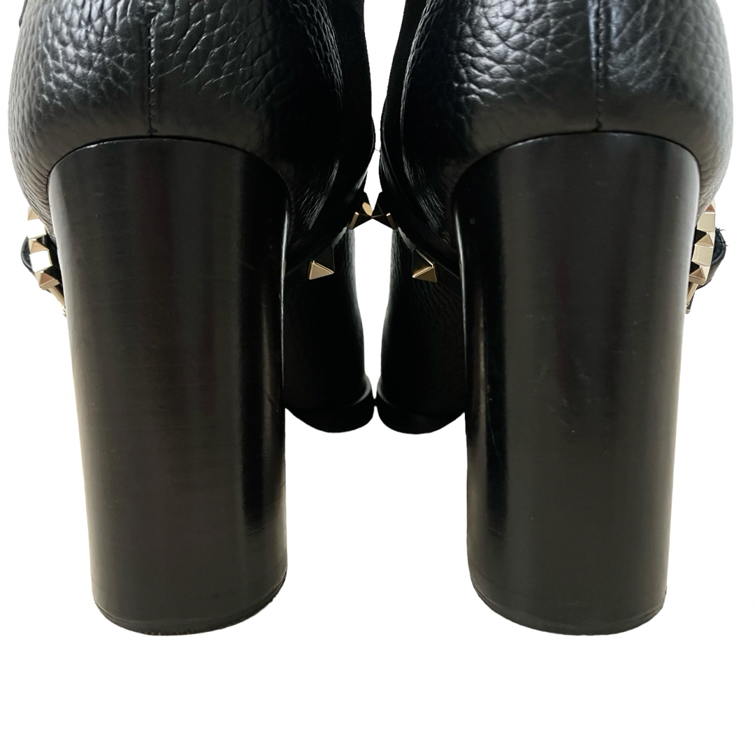 valentino garavani(ヴァレンティノガラヴァーニ)の美品 ヴァレンティノガラヴァーニ ショートブーツ サイドゴア 黒 スタッズ レディースの靴/シューズ(ブーツ)の商品写真