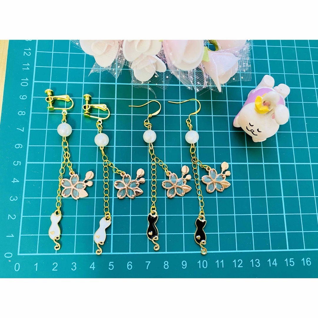 ゆれる🎶黒ネコちゃんイヤリング★ハンドメイド ハンドメイドのアクセサリー(イヤリング)の商品写真