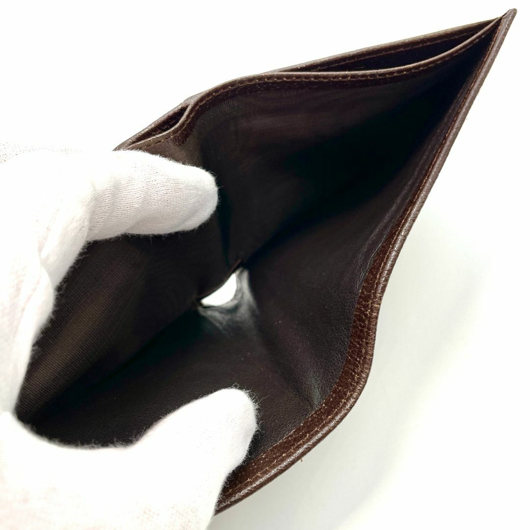 Gucci(グッチ)の【未使用に近い】グッチ GGキャンバス　薄くてコンパクト　二つ折り財布 レディースのファッション小物(財布)の商品写真