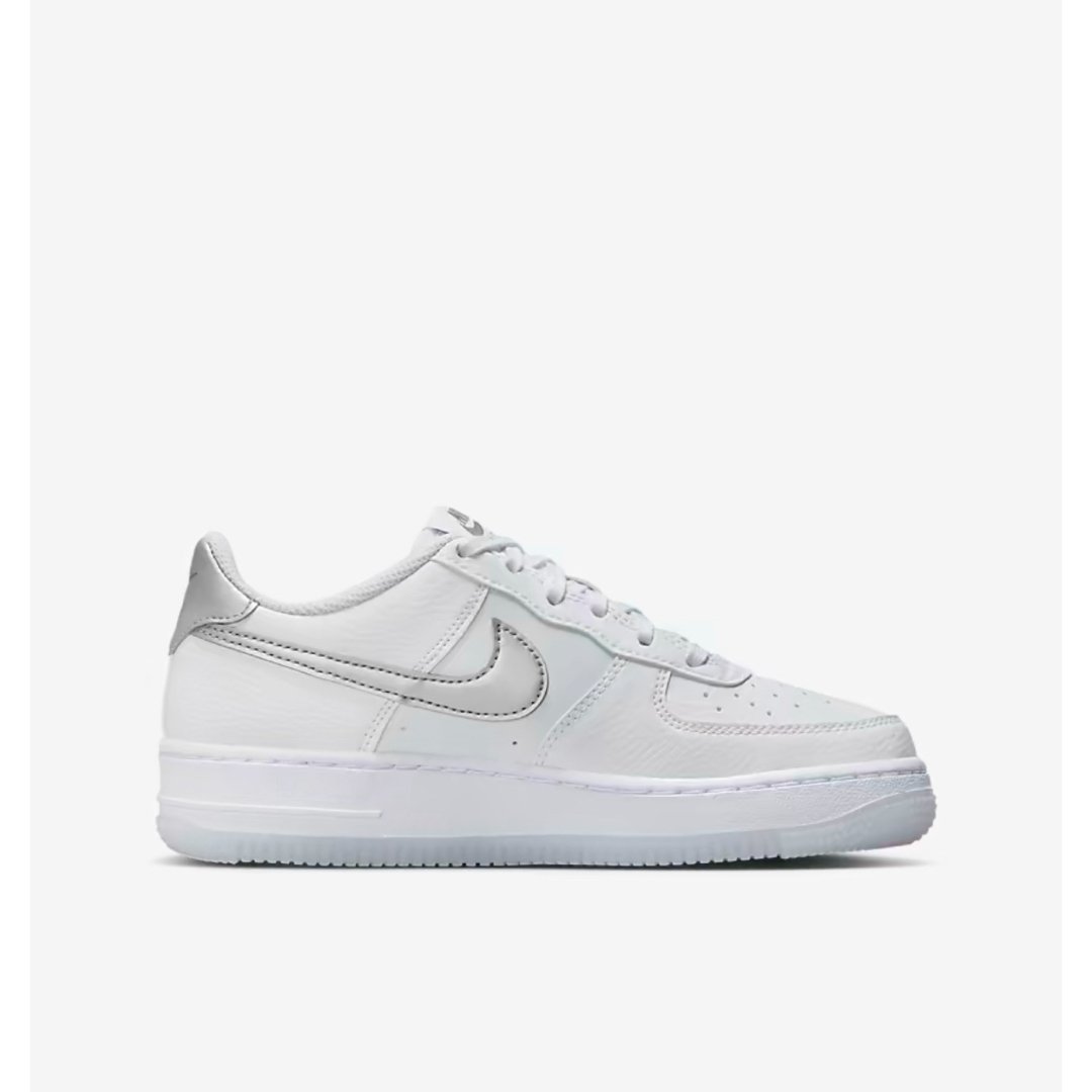 NIKE(ナイキ)の24cm【新品】NIKE GS AIR FORCE1　シルバー　ホワイト レディースの靴/シューズ(スニーカー)の商品写真