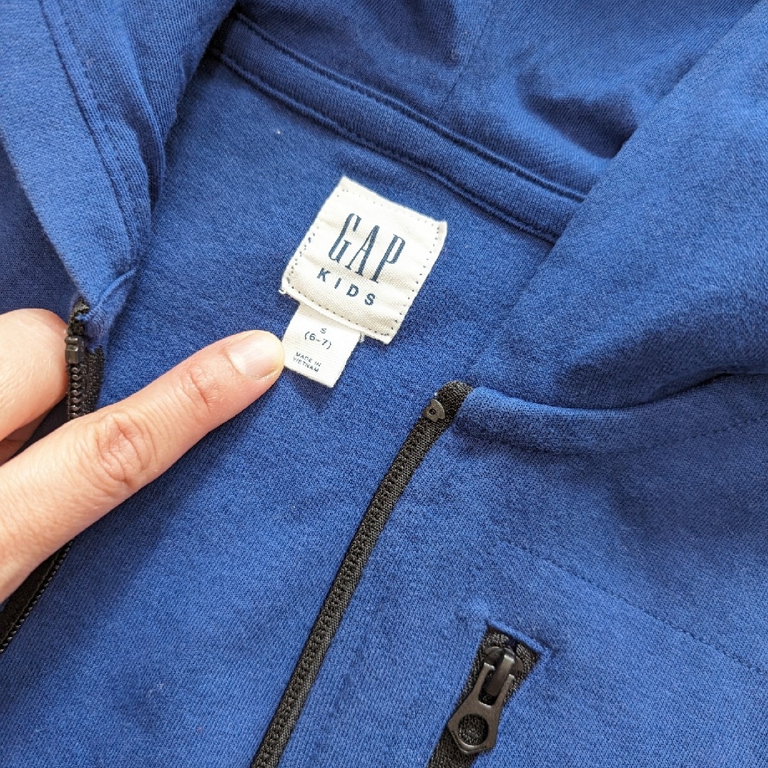 GAP Kids(ギャップキッズ)のGAPパーカー120センチ キッズ/ベビー/マタニティのキッズ服男の子用(90cm~)(ジャケット/上着)の商品写真